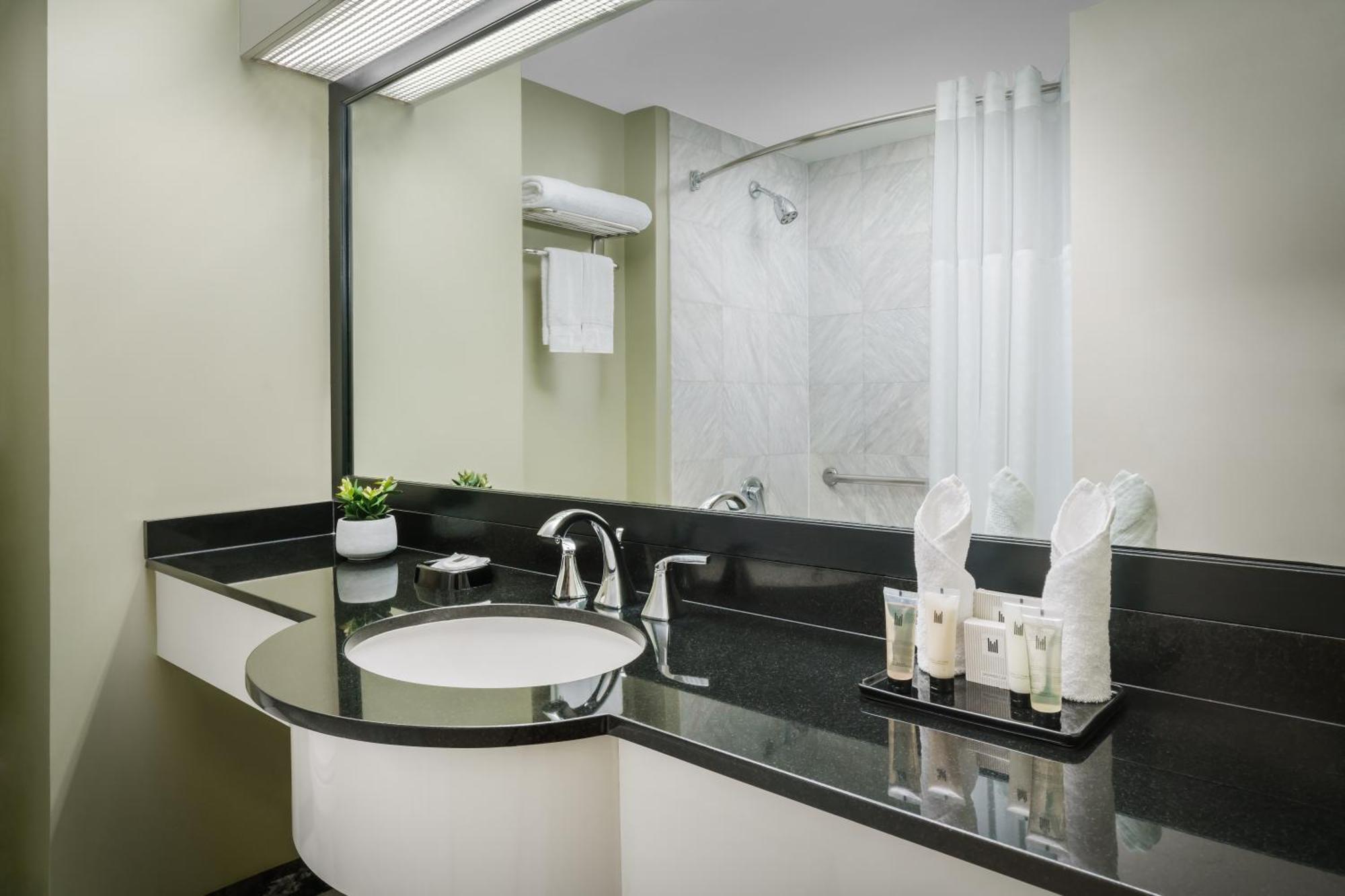Deluxe room with 1 King bed - High Floor,1706599535:JPEG