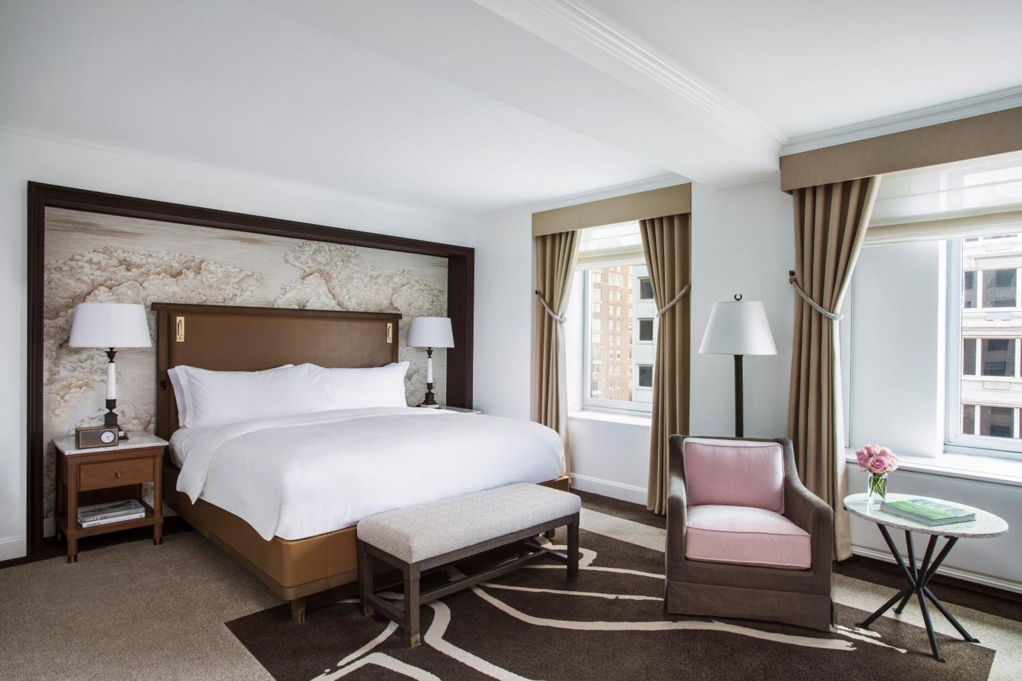 Avenue View room 1 King Bed