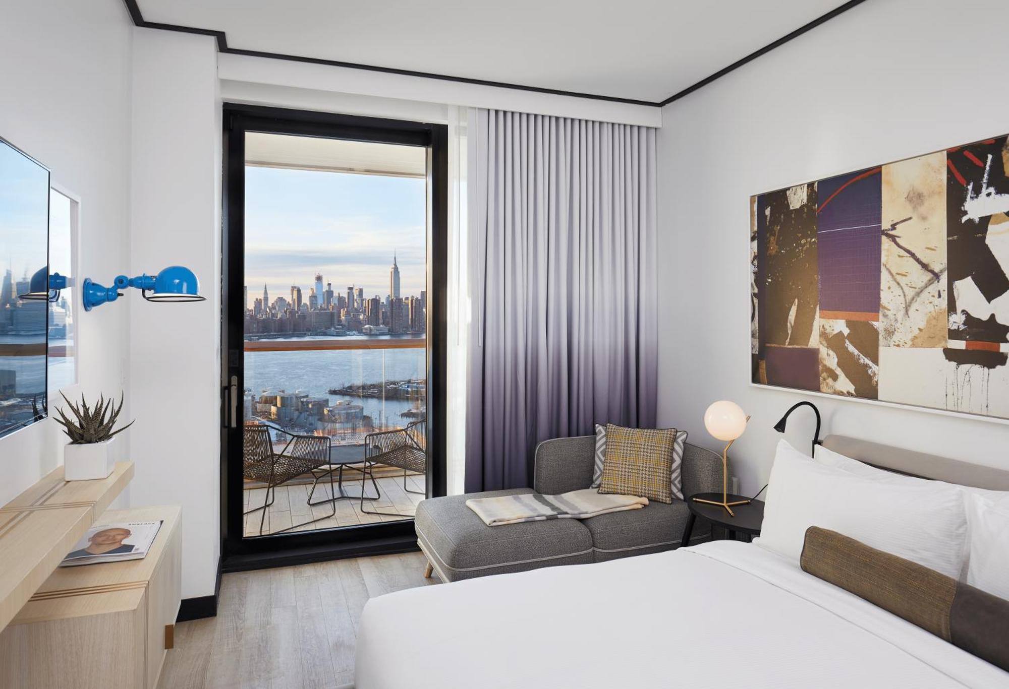 Manhattan View Queen Balcony