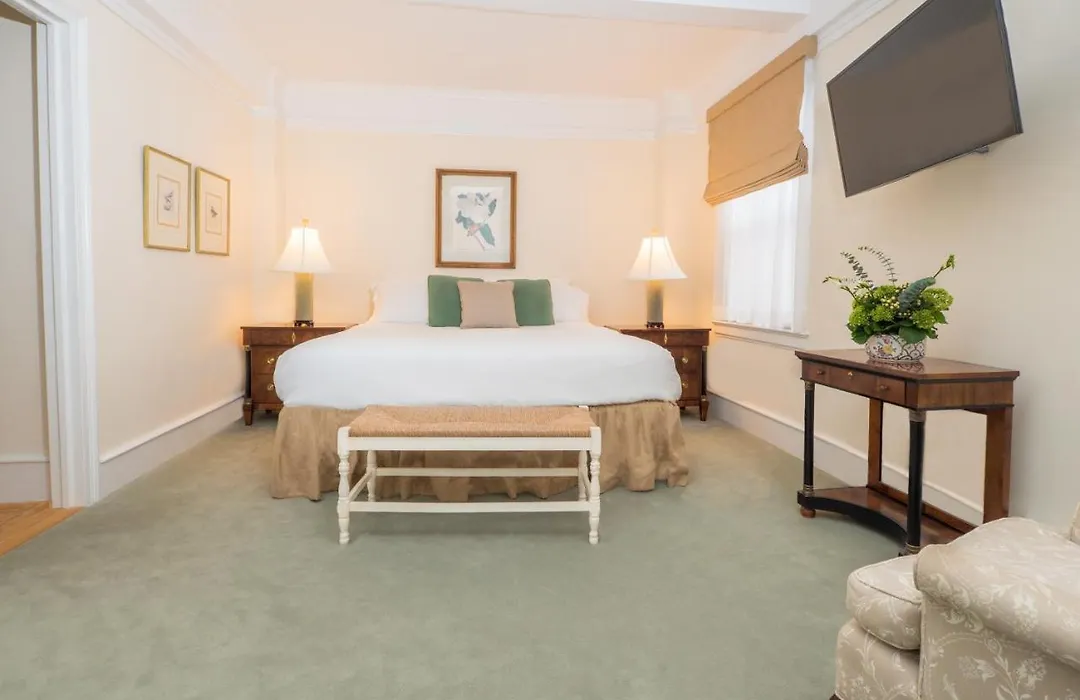 Roger Smith Hotel-1